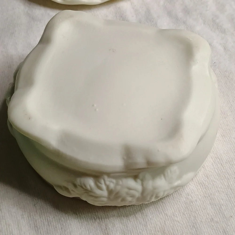 Porcelain Vintage With Pair Of Cherub Angels On Front